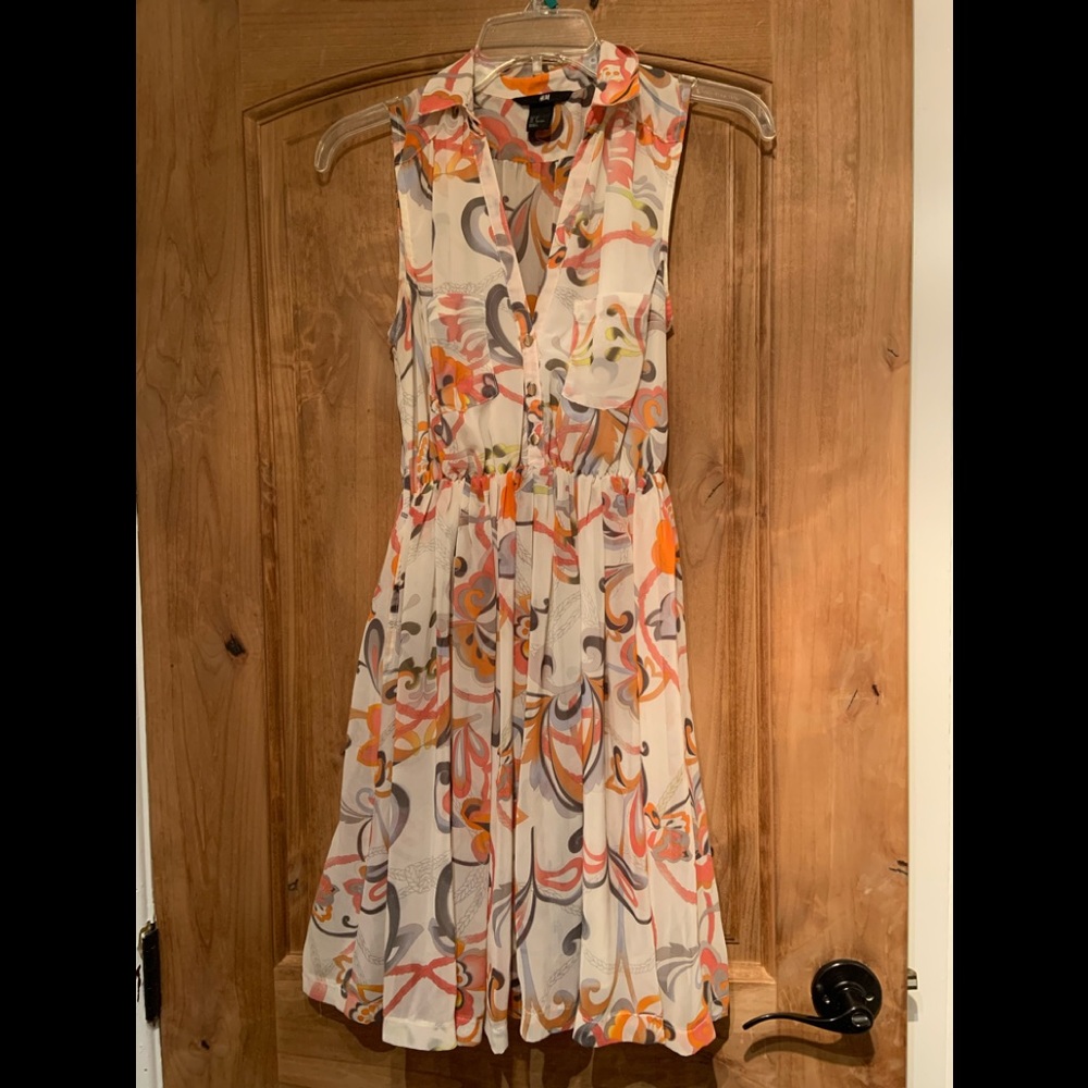 Sleeveless flowy summer dress.